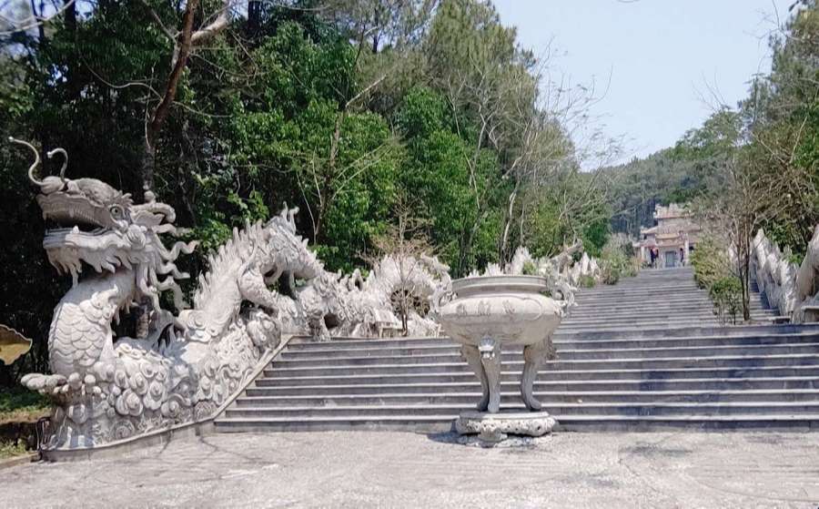 Tran Nhan Tong King Temple - Vietnam Vacation Travel