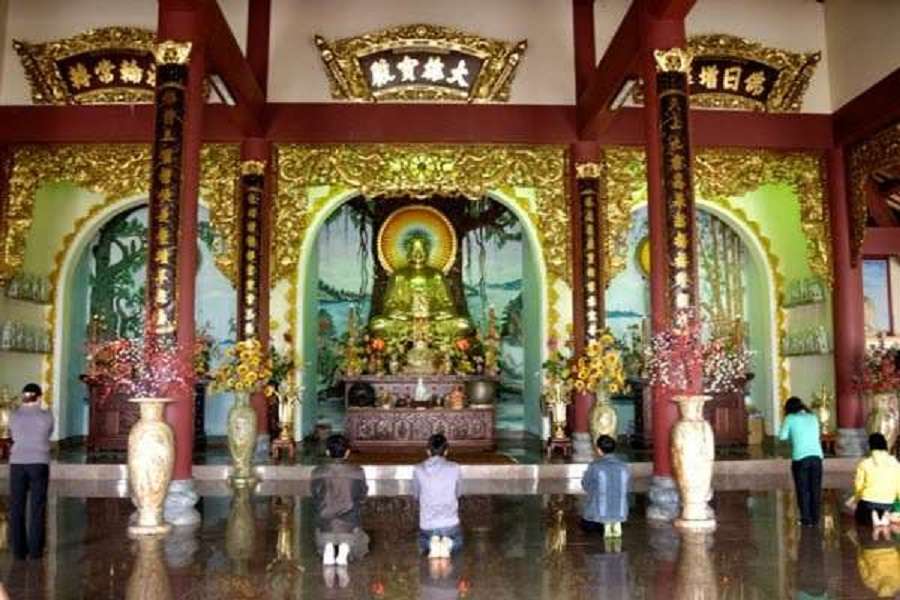 Praying Linh Ung Pagoda - Vietnam Vacation Travel