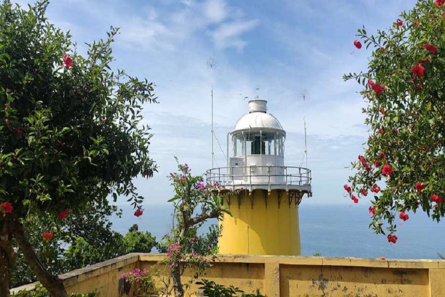 Tien Sa Lighthouse - Vietnam Vacation Travel