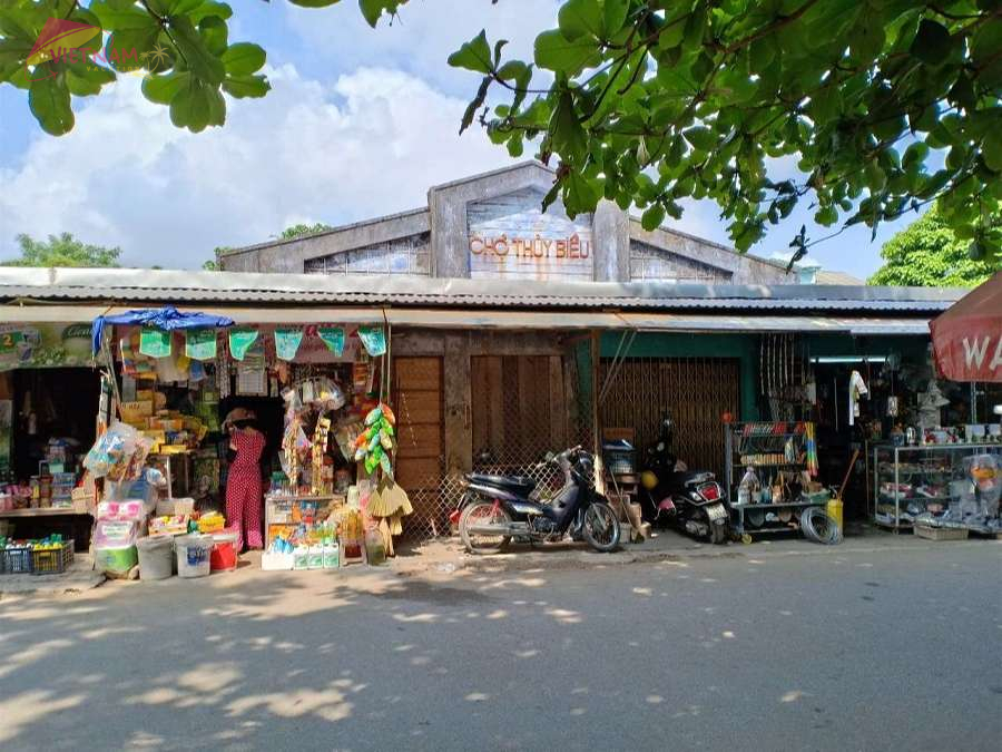 Thuy Bieu Market Hue - Vietnam Vacation Travel