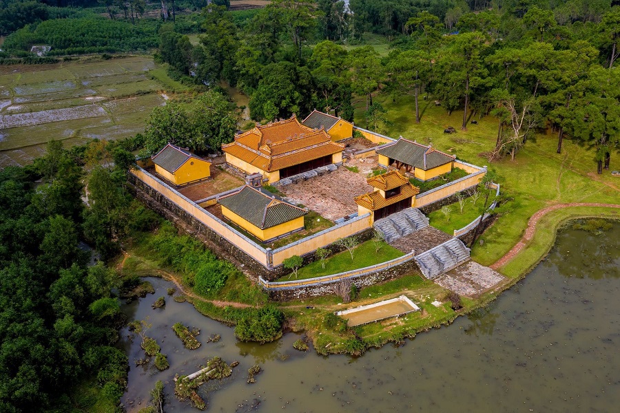 Gia Long Tomb - Vietnam Vacation Travel