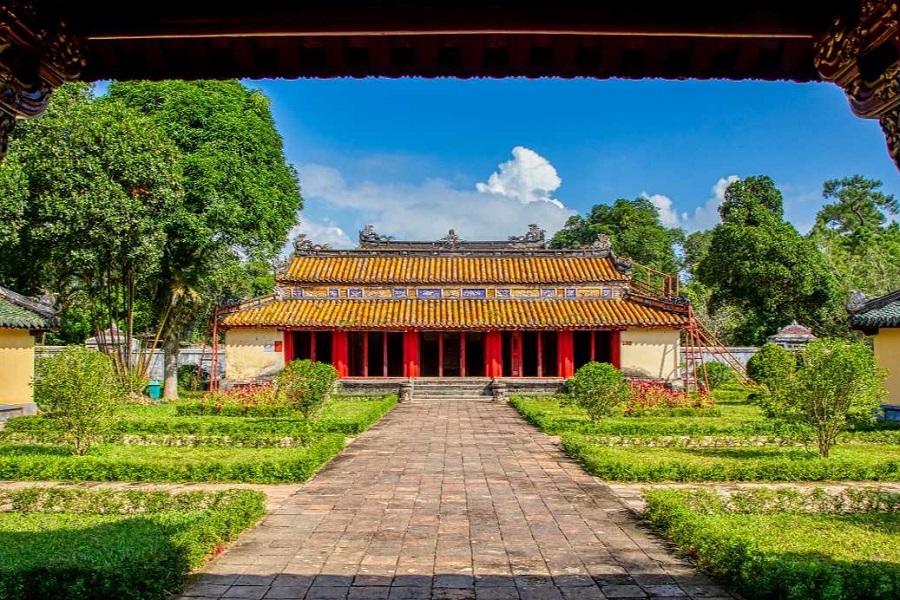 Best time to visit Tomb of Gia Long - Vietnam Vacation Travel