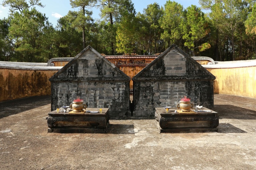 Tomb of Gia Long Emperor and Thua Thien Cao Emperess - Vietnam Vacation Travel