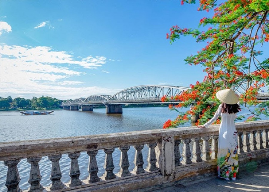 Hue Perfume River - Vietnam Vacation Travel