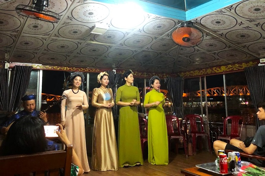 Hue Folk Songs On The Perfume River - Vietnam Vacation Travel