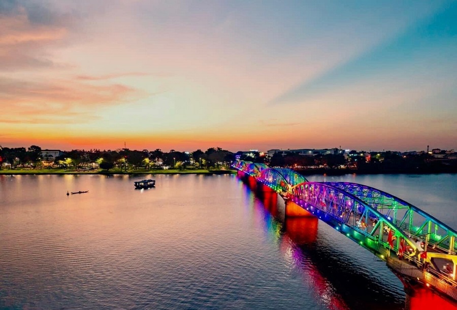 Perfume River Truong Tien Bridge - Vietnam Vacation Travel