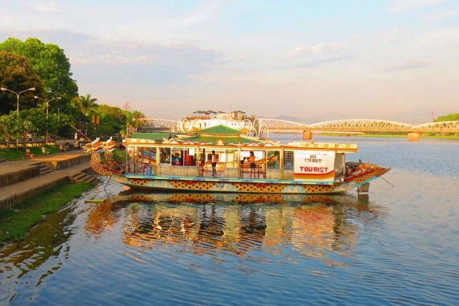Perfume River Cruise Hue Vietnam - Vietnam Vacation Travel
