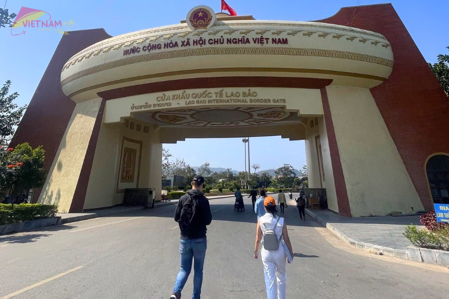 Visa Run Service At Lao Bao Border - Vietnam Vacation
