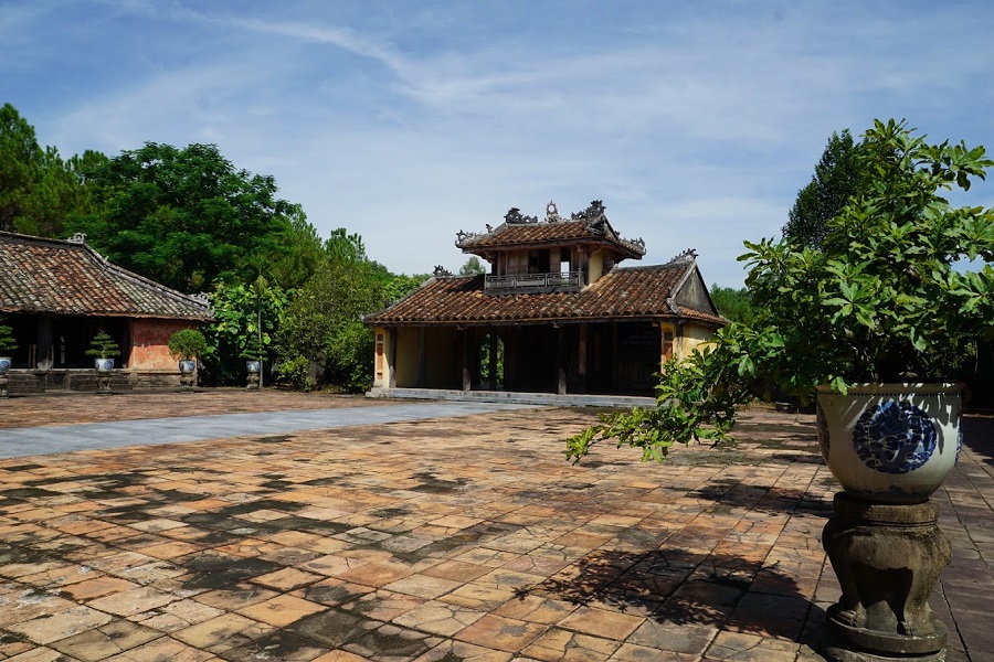 Thieu Tri Tomb - Vietnam Vacation Travel