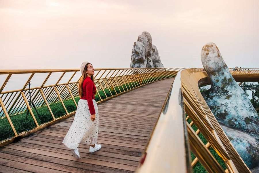 golden hands bridge da nang photos-Vietnam Vacation Travel