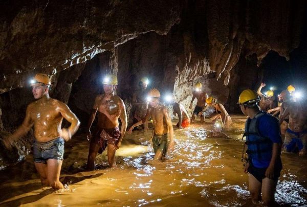 Phong Nha Dark Cave Tour-Vietnam Vacation Travel