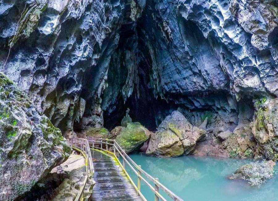 Phong Nha Dark Cave Tour-Vietnam Vacation Travel