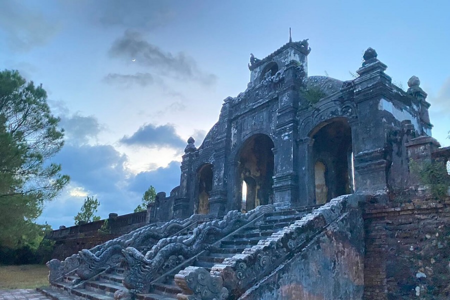 temple-of-literature-hue-architecture-vietnam-vacation-travel