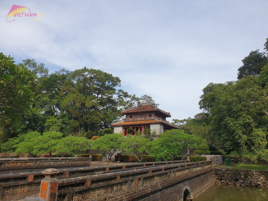 Minh Mang Tomb - Vietnam Vacation Travel