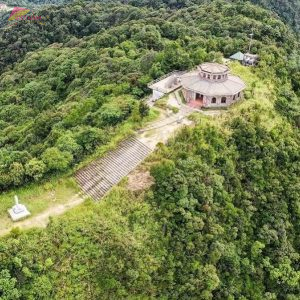 Hai Vong Dai Peak Bach Ma - Vietnam Vacation Travel