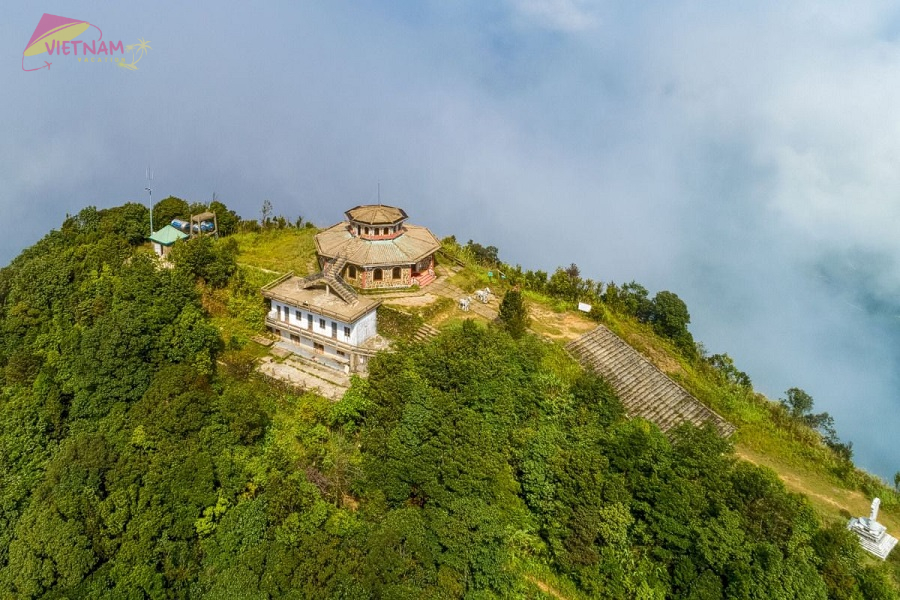 Hai Vong Dai Sea Watching Tower in Bach Ma Mountain - Vietnam Vacation Travel