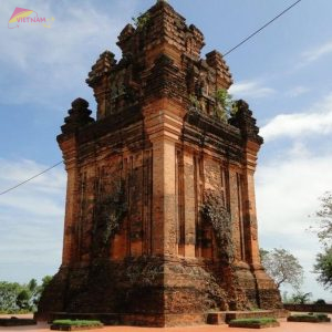 Stop at Nhan Temple (Phu Yen)